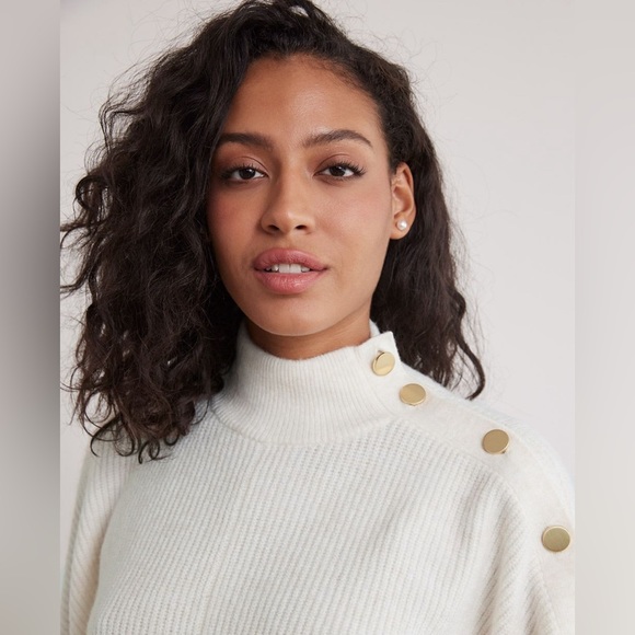 RW&Co Long-Sleeve Mock-Neck Sweater With Buttons At Shoulder - Picture 4 of 10